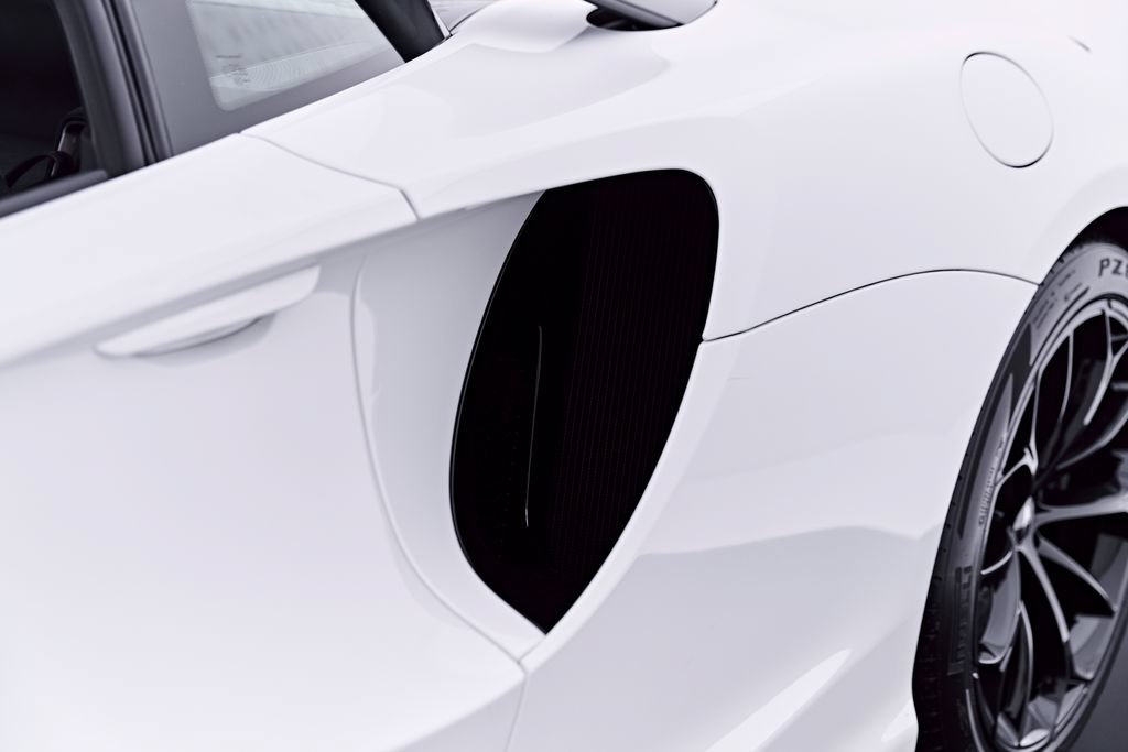 Used 2024 McLaren Artura RWD image 32