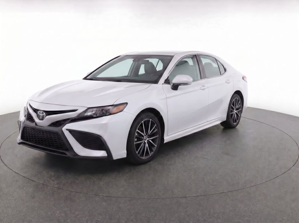 Used 2023 Toyota Camry SE AWD/4WD image 3