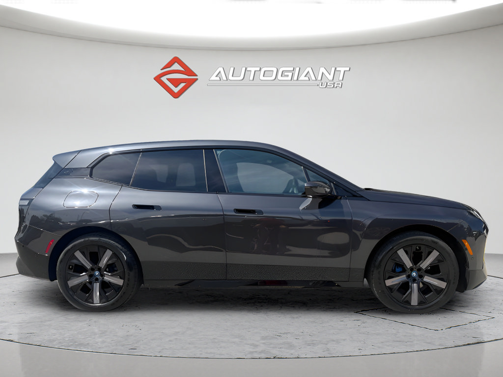 Used 2024 BMW iX xDrive50 w/ Sport Package AWD/4WD image 12