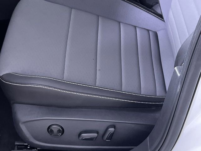 Used 2025 Volkswagen Jetta SE w/ Sunroof Package image 12