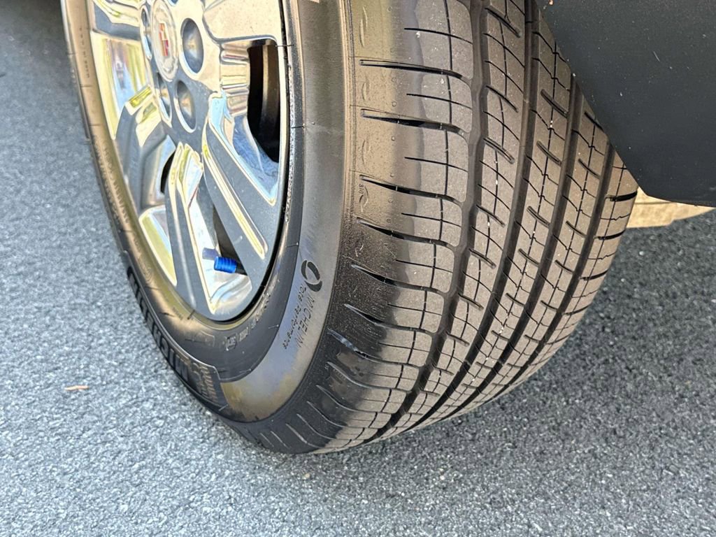 Used 2014 Cadillac SRX Luxury w/ Driver Awareness Package image 16