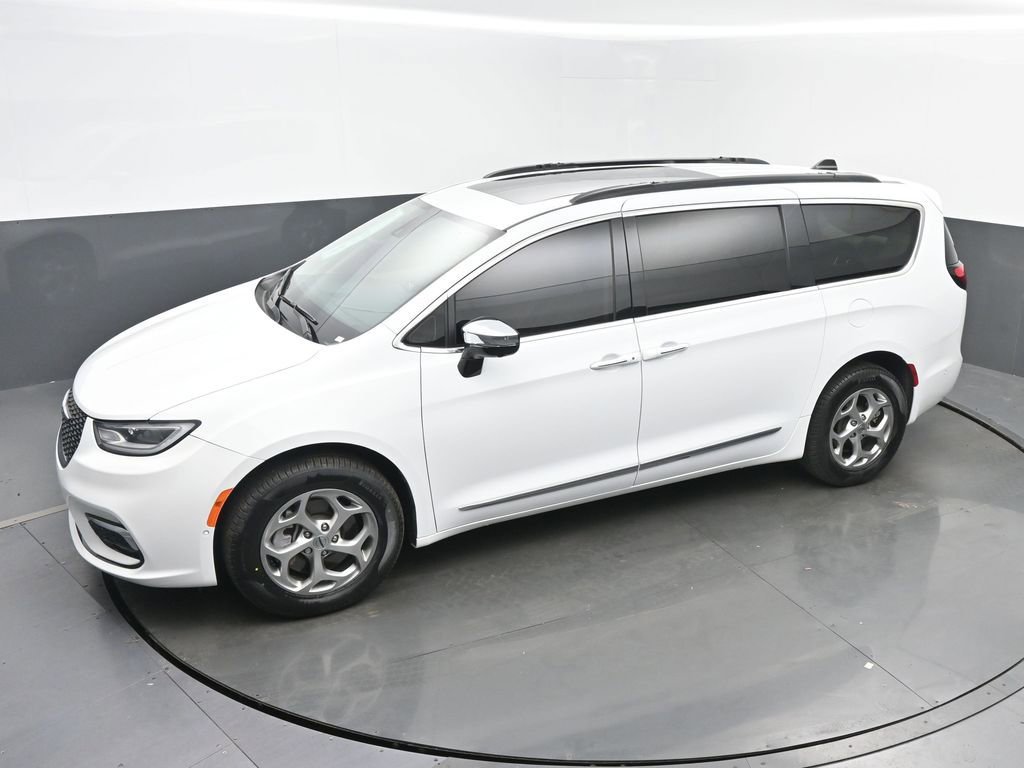 Used 2023 Chrysler Pacifica Limited AWD/4WD image 39