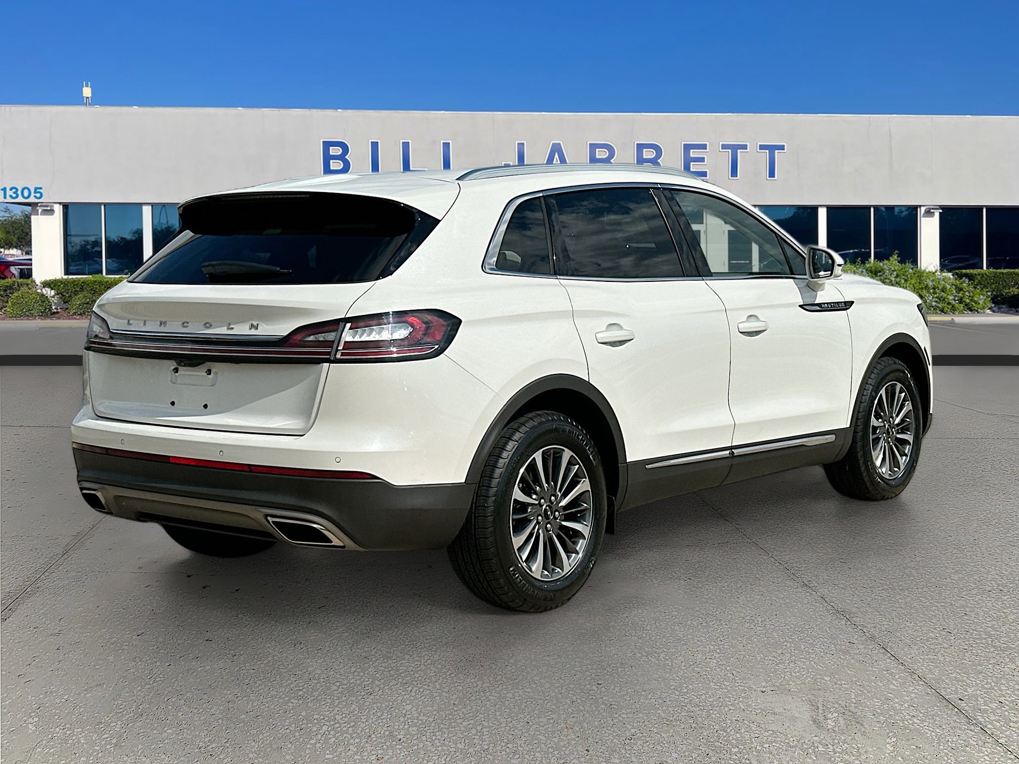 Used 2022 Lincoln Nautilus FWD w/ Premium Package image 7