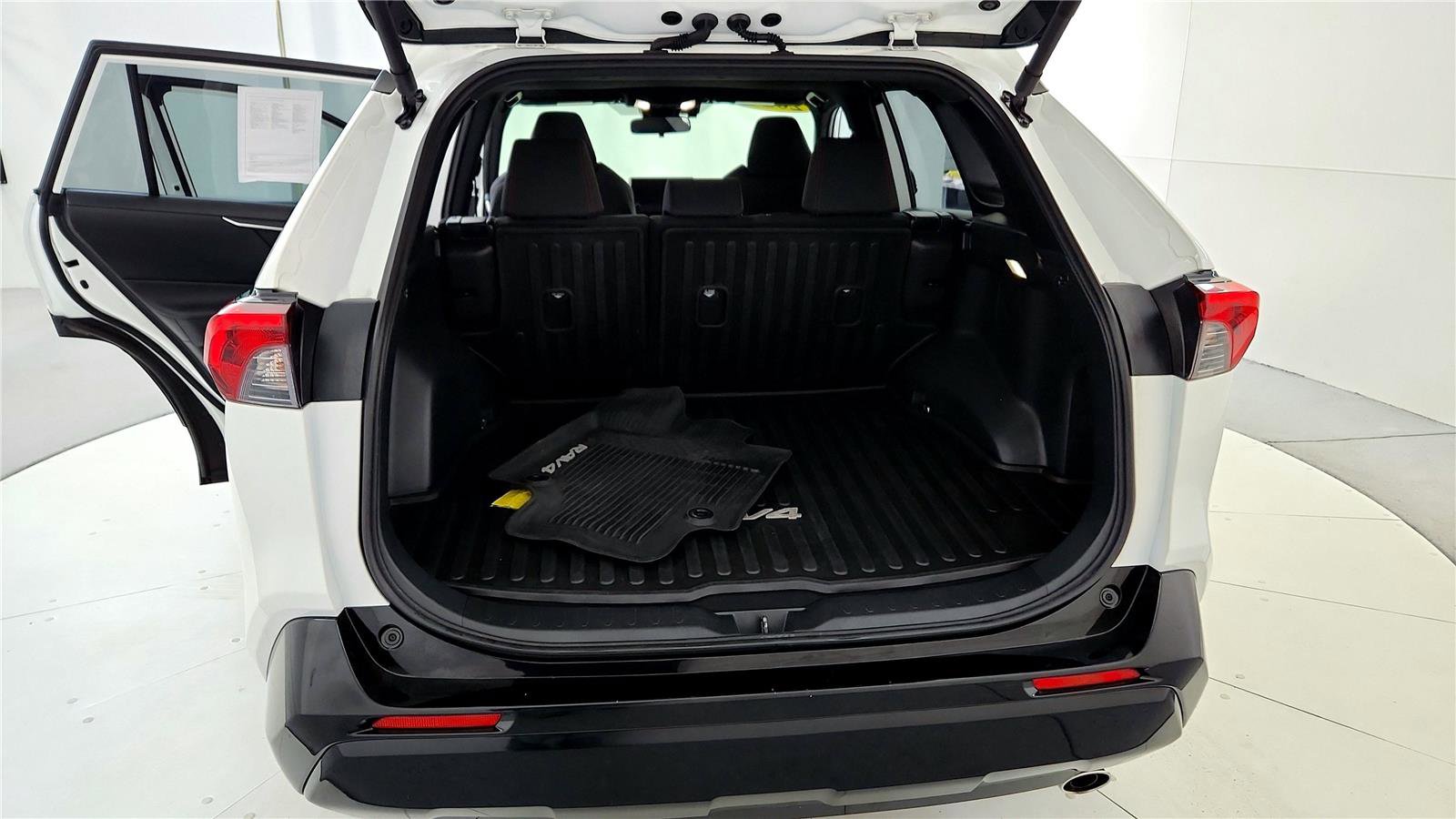 Used 2024 Toyota RAV4 SE w/ Weather & Moonroof Package image 28