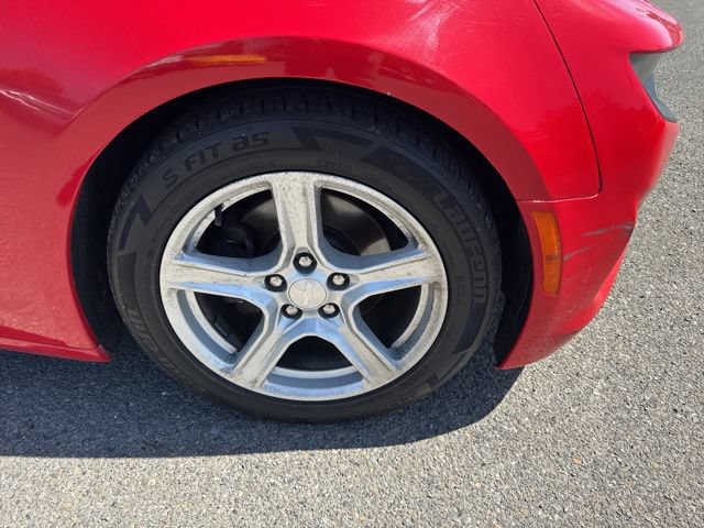 Used 2020 Chevrolet Camaro LT RWD image 17