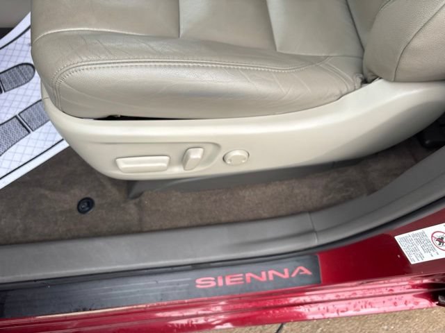 Used 2017 Toyota Sienna XLE FWD image 14