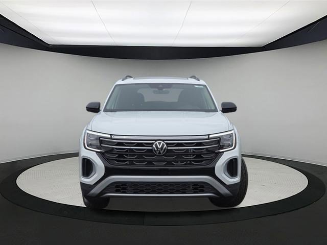 New 2026 Volkswagen Atlas Peak Edition image 2