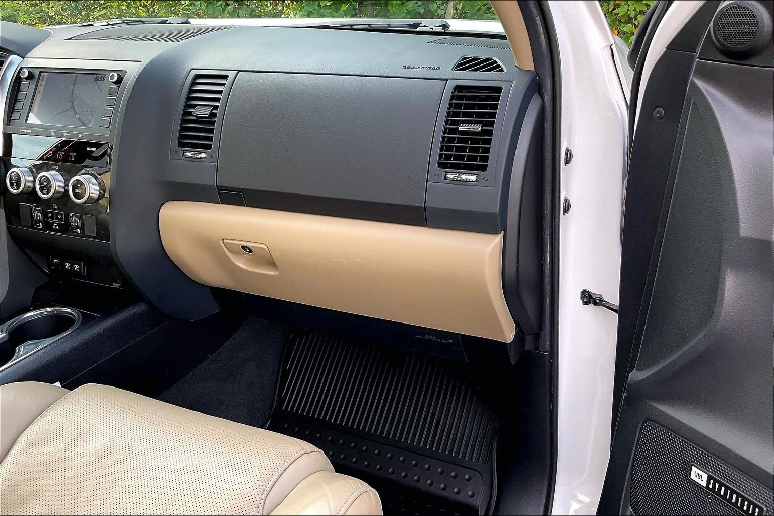 Used 2021 Toyota Sequoia Platinum AWD/4WD image 16