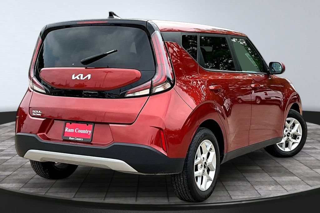 Used 2025 Kia Soul LX w/ LX Technology Package FWD image 7