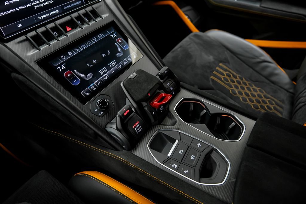 Used 2023 Lamborghini Urus Performante AWD/4WD image 28