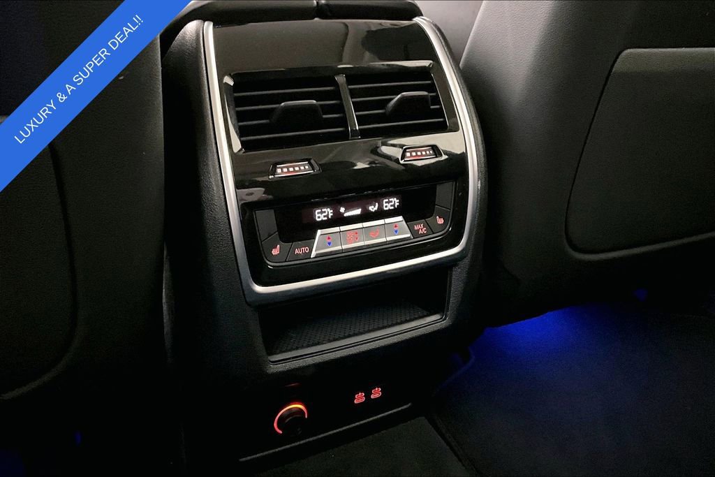 Used 2025 BMW X7 xDrive40i image 32