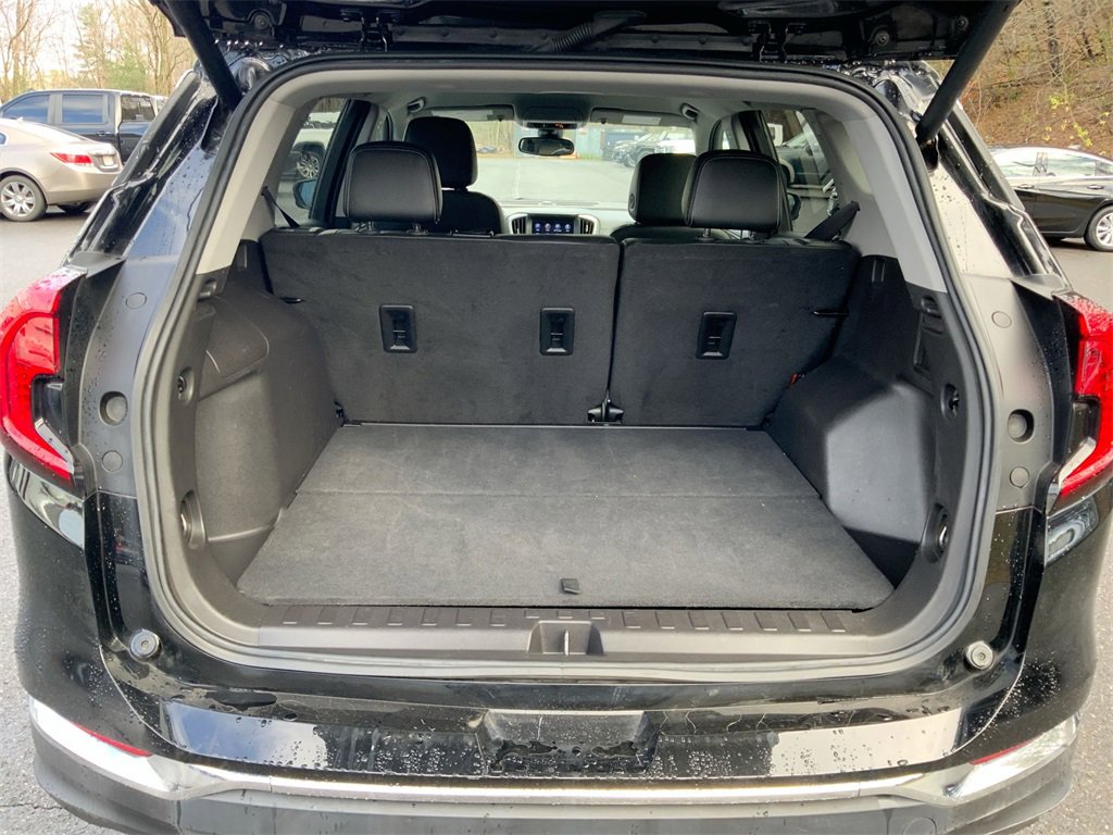 Used 2024 GMC Terrain SLT image 25