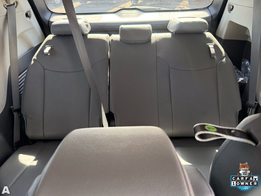 Used 2024 Toyota Sienna XLE FWD image 27
