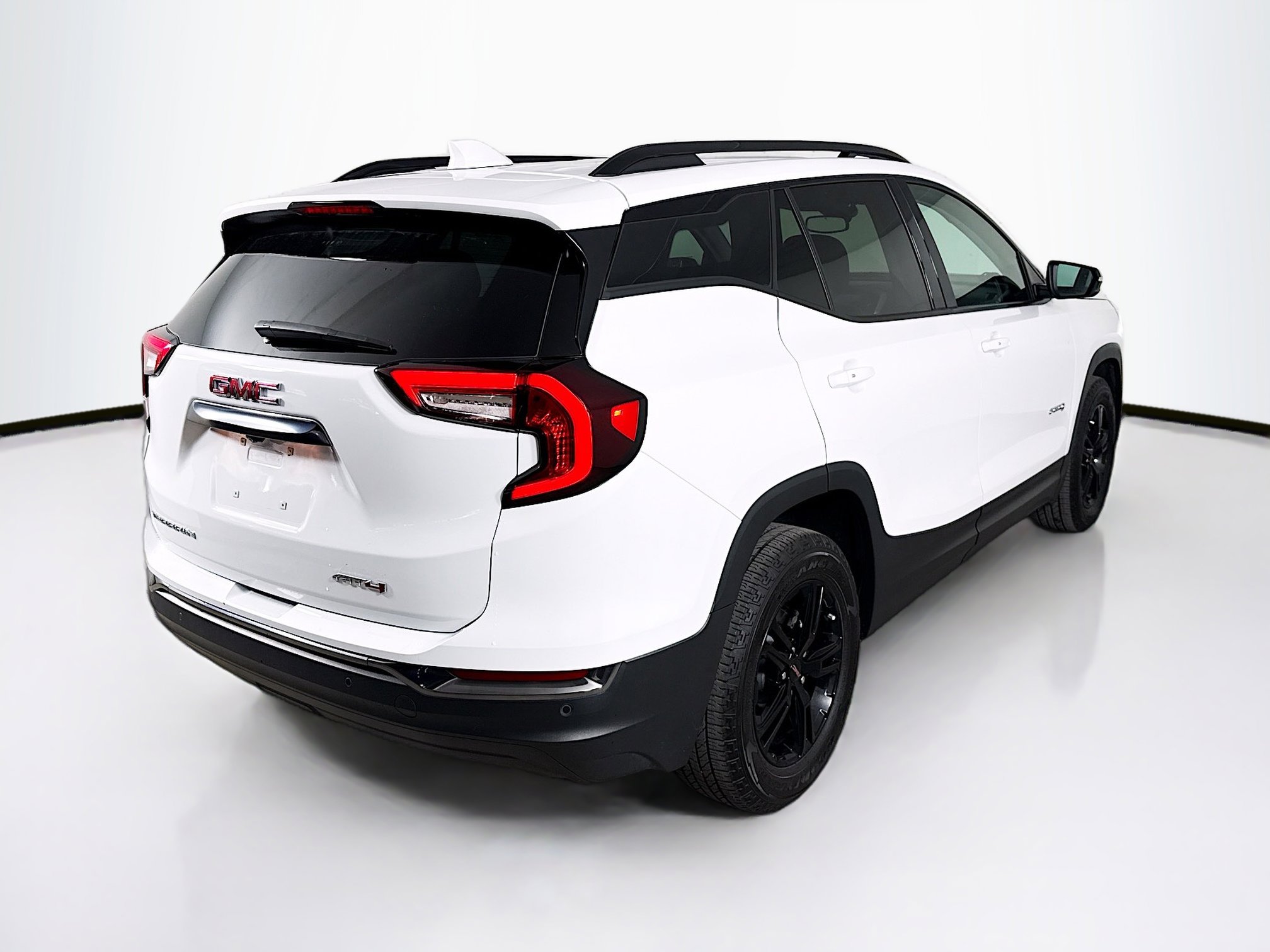 Used 2024 GMC Terrain AT4 image 31