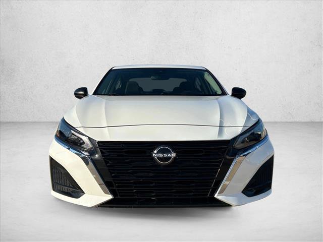 Used 2025 Nissan Altima 2.5 SV FWD image 2