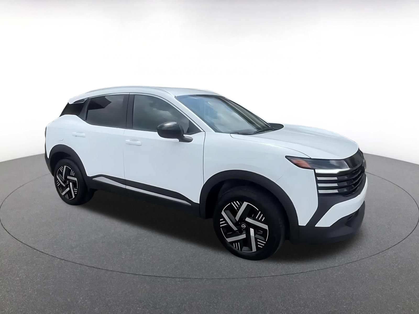 Used 2026 Nissan Kicks SV w/ Cold Weather Package FWD image 2