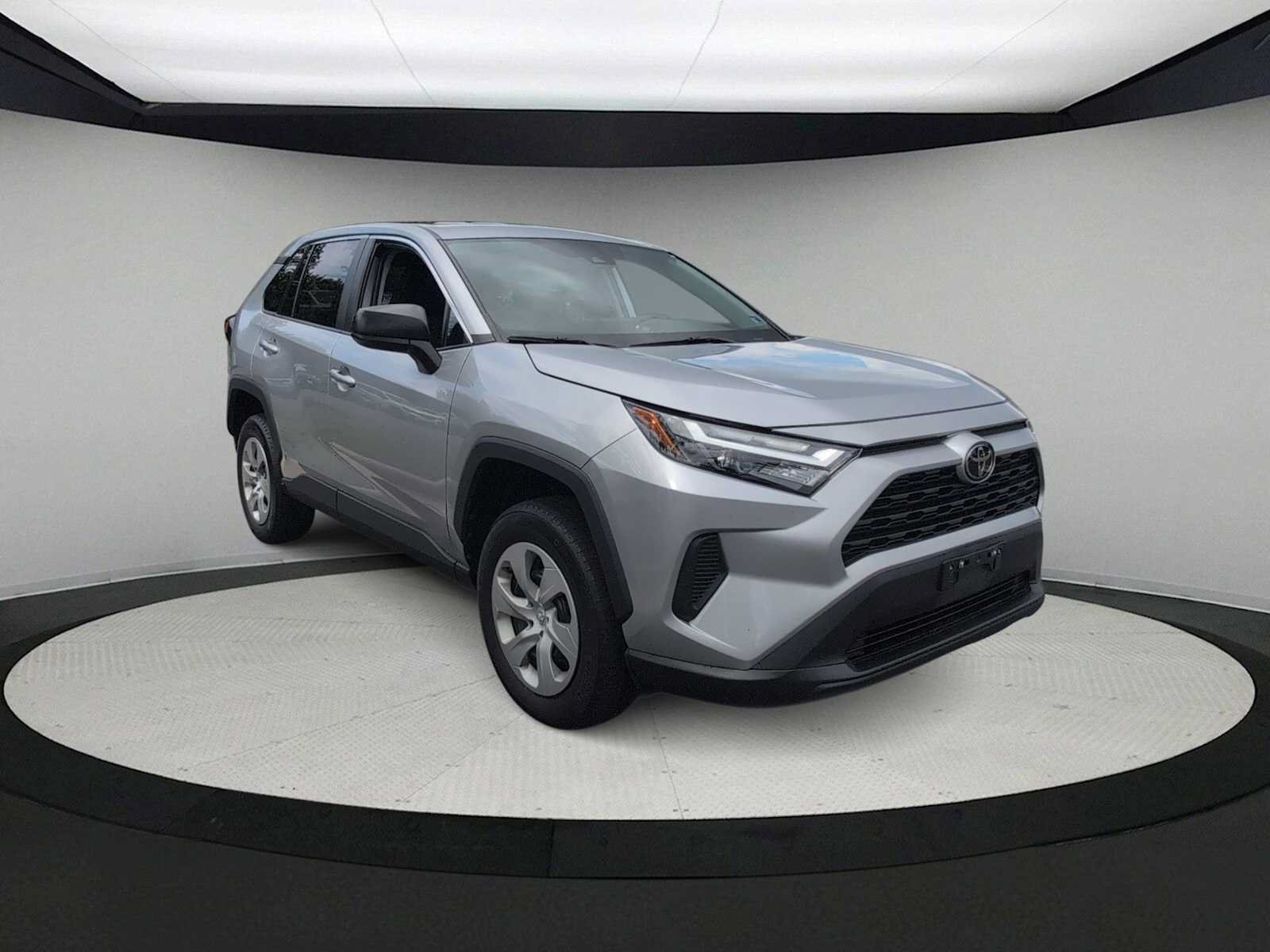Used 2023 Toyota RAV4 LE FWD image 2