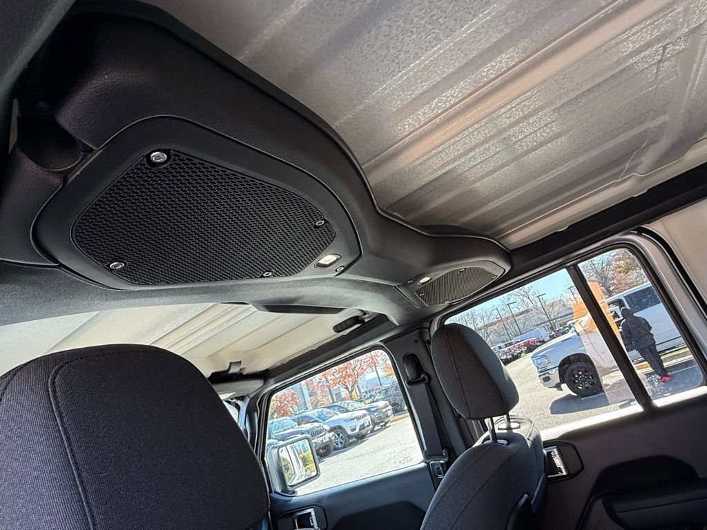 Certified 2024 Jeep Wrangler Unlimited Rubicon w/ Technology Group image 26