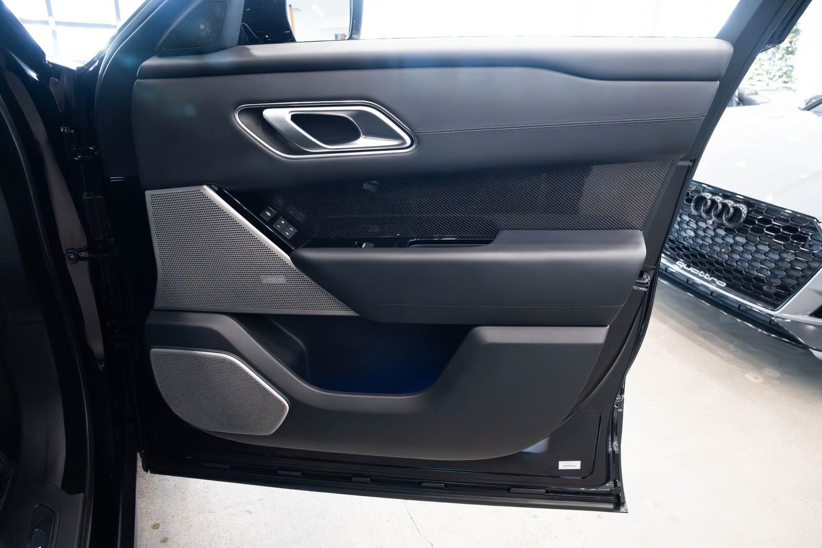 Used 2020 Land Rover Range Rover Velar SV Autobiography Dynamic image 25