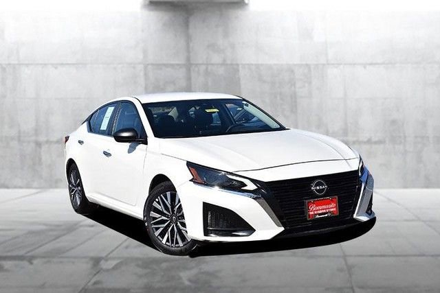 Certified 2025 Nissan Altima 2.5 SV image 2