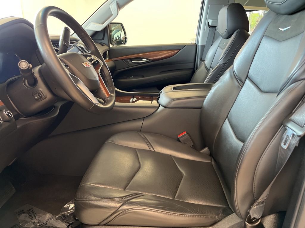 Used 2019 Cadillac Escalade Luxury AWD/4WD image 11