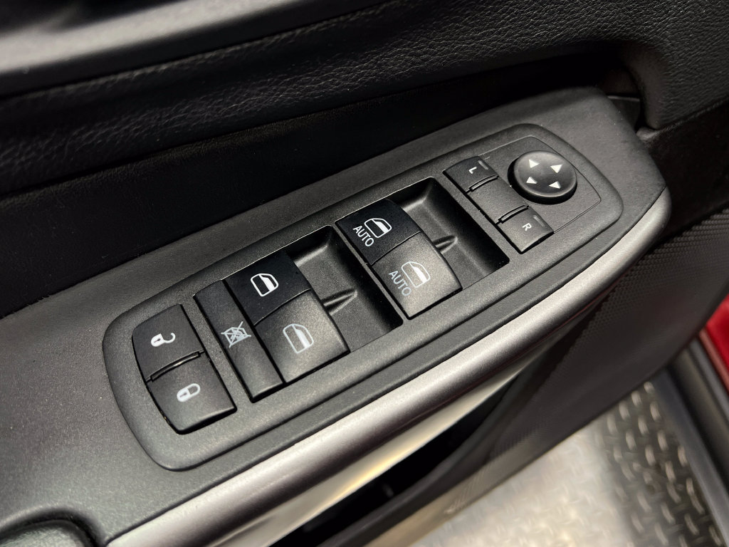 Used 2019 Jeep Cherokee Latitude Plus w/ Comfort/Convenience Group FWD image 14
