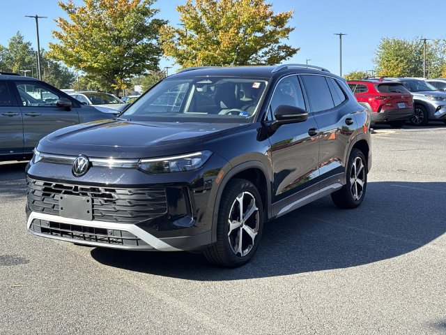 Used 2025 Volkswagen Tiguan SE AWD/4WD image 5