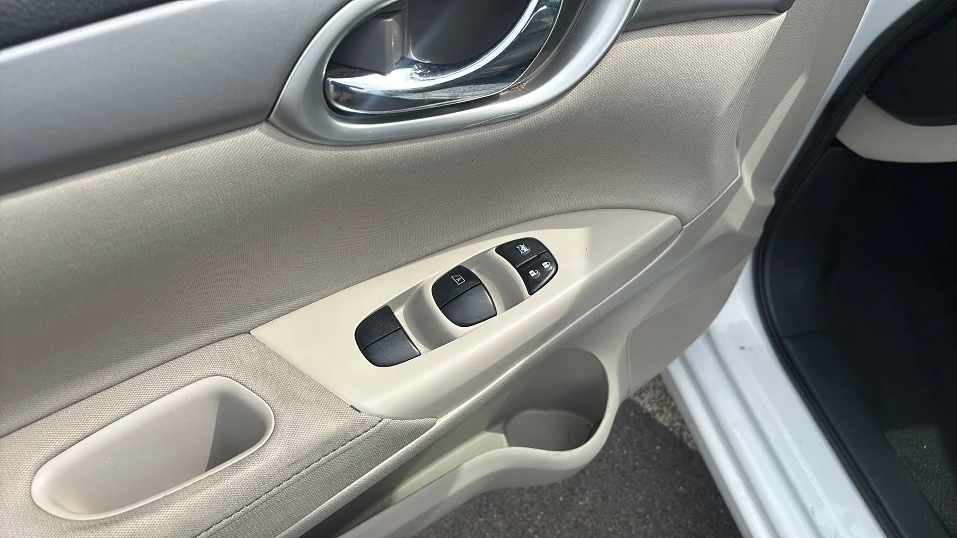 Used 2015 Nissan Sentra SV image 25