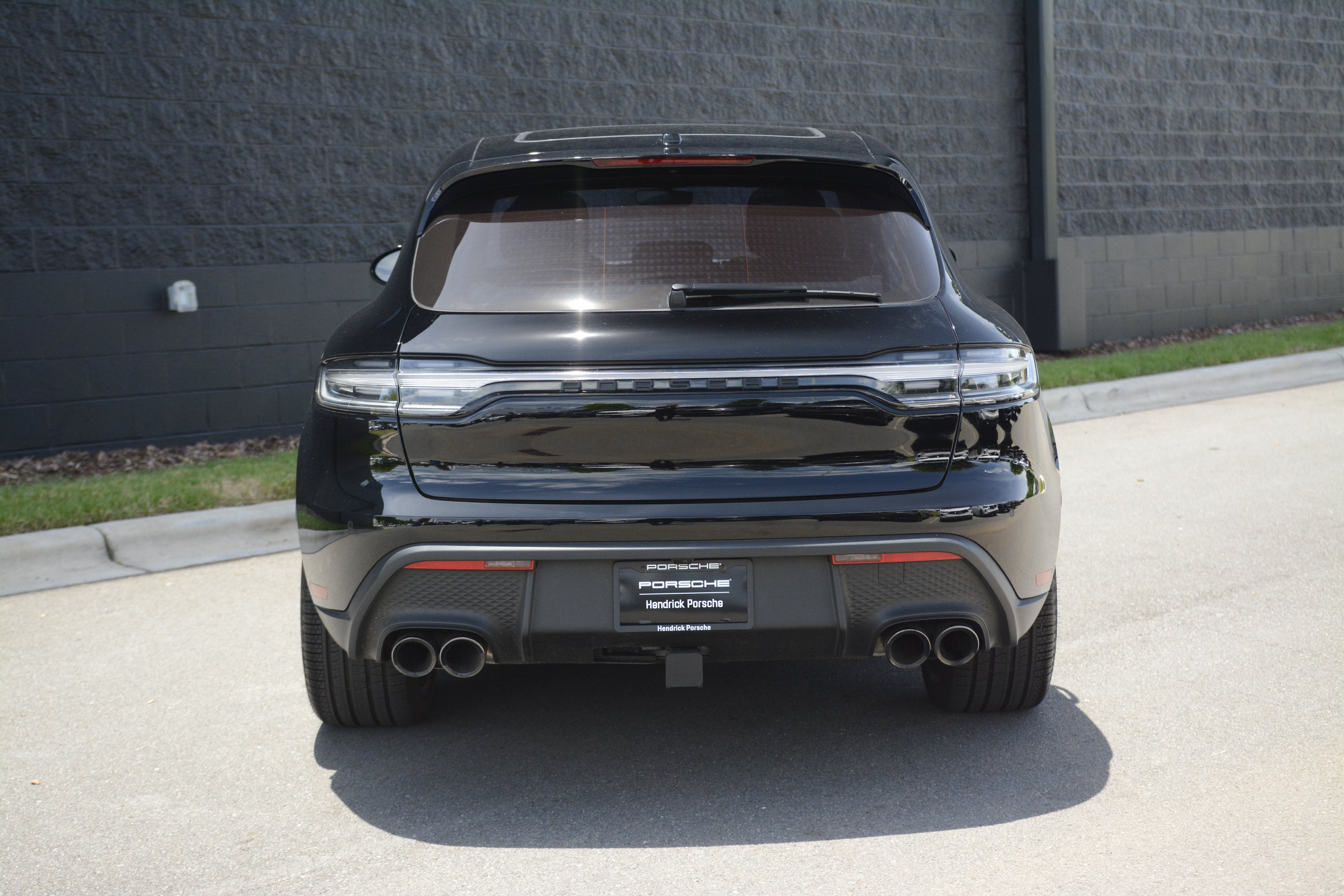 Certified 2026 Porsche Macan AWD/4WD image 6