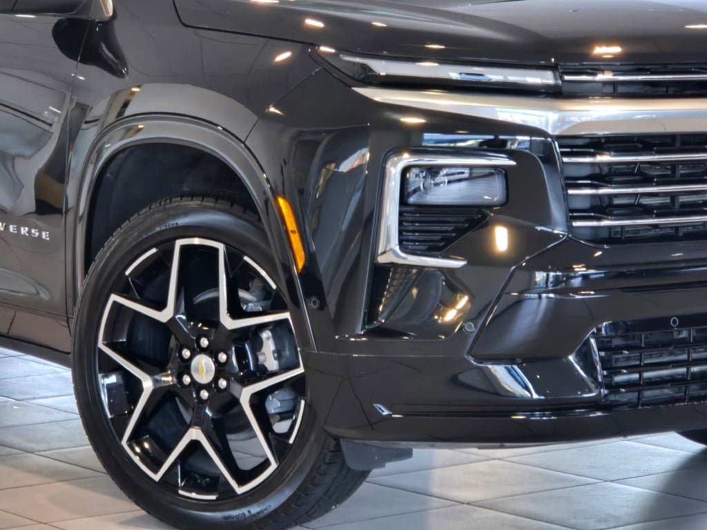 Used 2026 Chevrolet Traverse High Country w/ LPO, Floor Liner Package AWD/4WD image 2