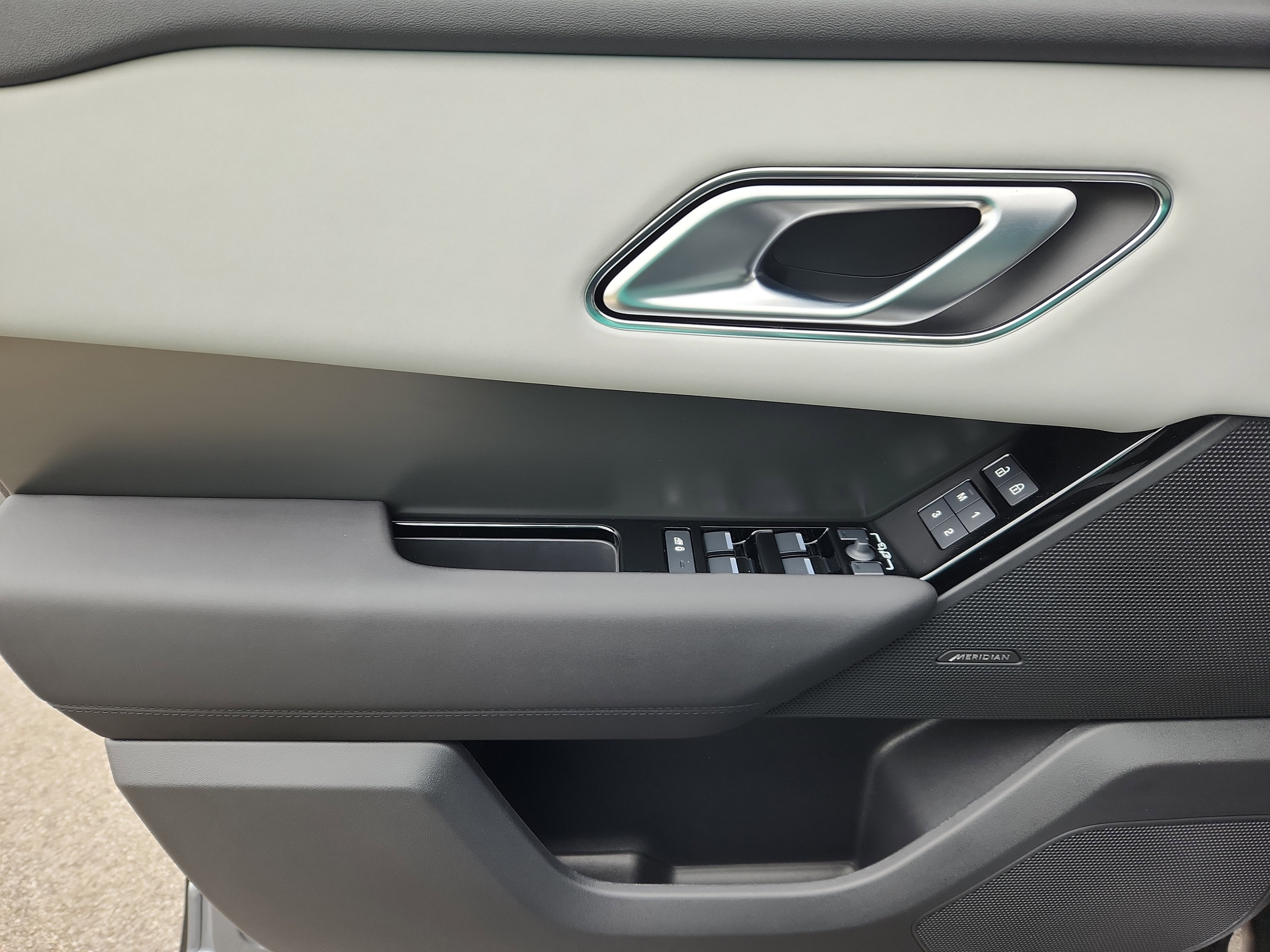 Certified 2026 Land Rover Range Rover Velar S image 24