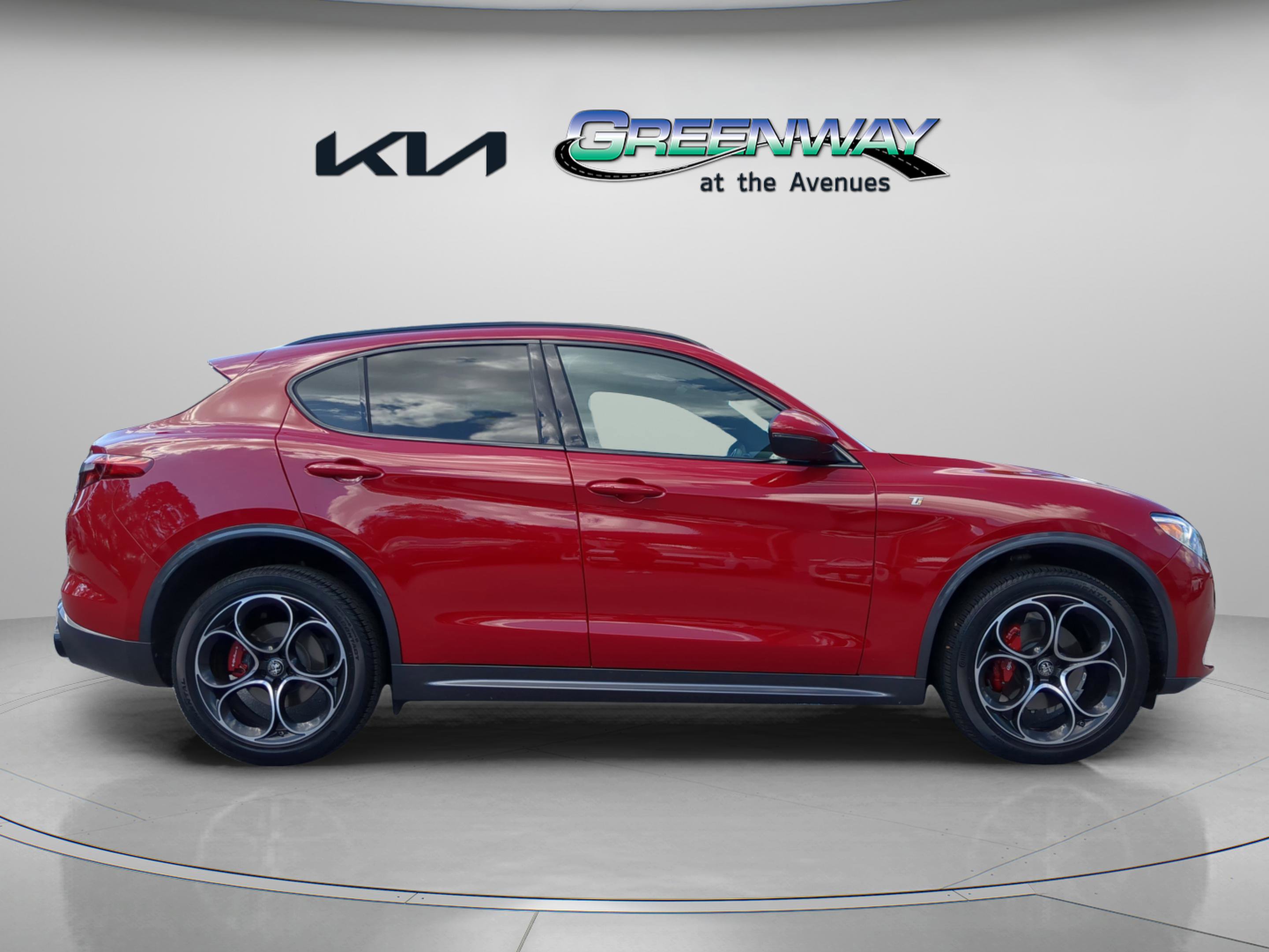 Used 2023 Alfa Romeo Stelvio Ti w/ Active Assist Plus Package image 8