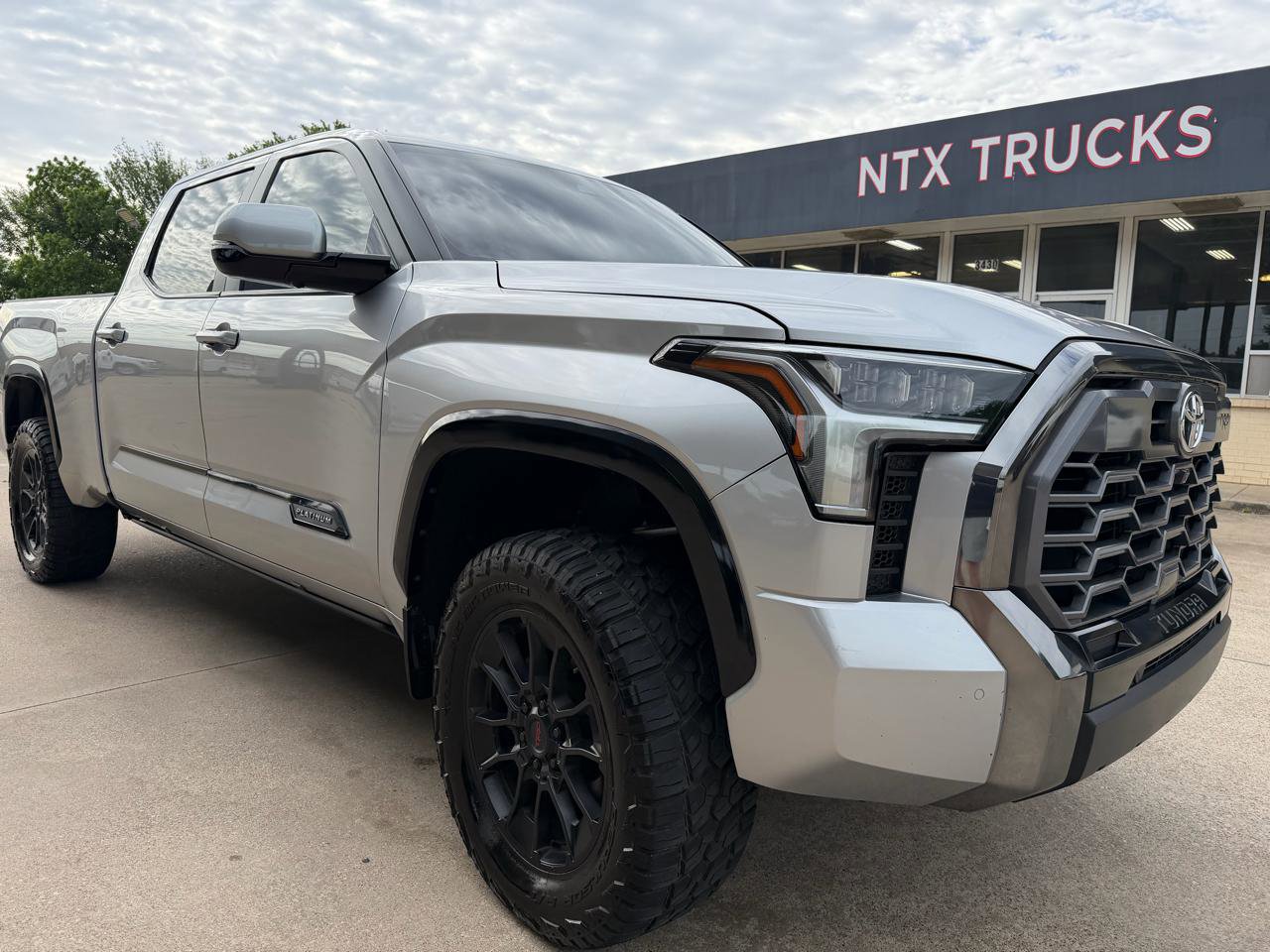 Used 2024 Toyota Tundra Platinum w/ TRD Off-Road Package AWD/4WD image 25