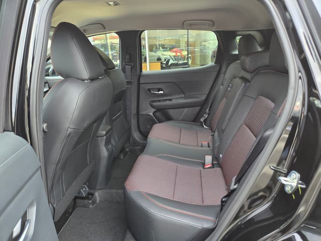 New 2026 Nissan Kicks SR w/ Cold Weather Package image 12