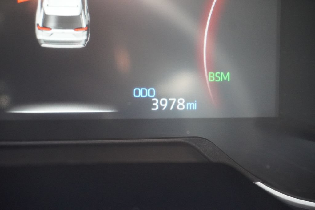 Used 2025 Toyota RAV4 XLE w/ Convenience Package FWD image 9