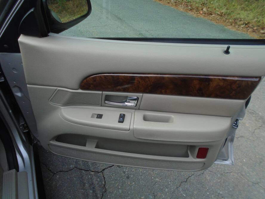 Used 2010 Mercury Grand Marquis LS image 22