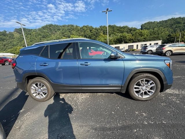 Used 2024 GMC Terrain SLT FWD image 8