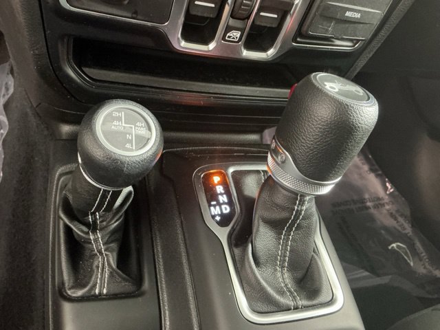Used 2019 Jeep Wrangler Unlimited Sahara AWD/4WD image 30