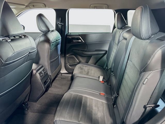 Used 2023 Mitsubishi Outlander SE image 18