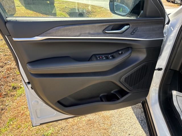 New 2025 Jeep Grand Cherokee Limited w/ Luxury Tech Group II AWD/4WD image 17