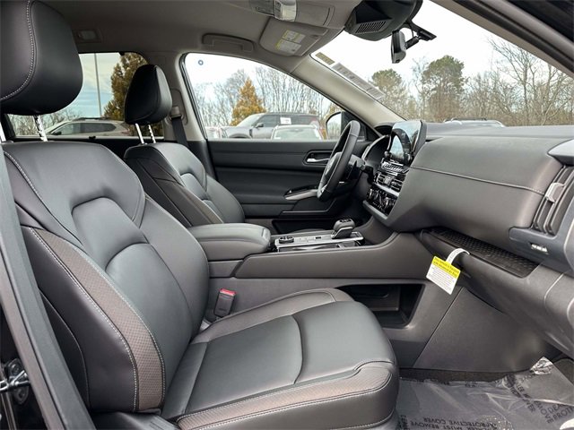 New 2025 Nissan Pathfinder SL image 10