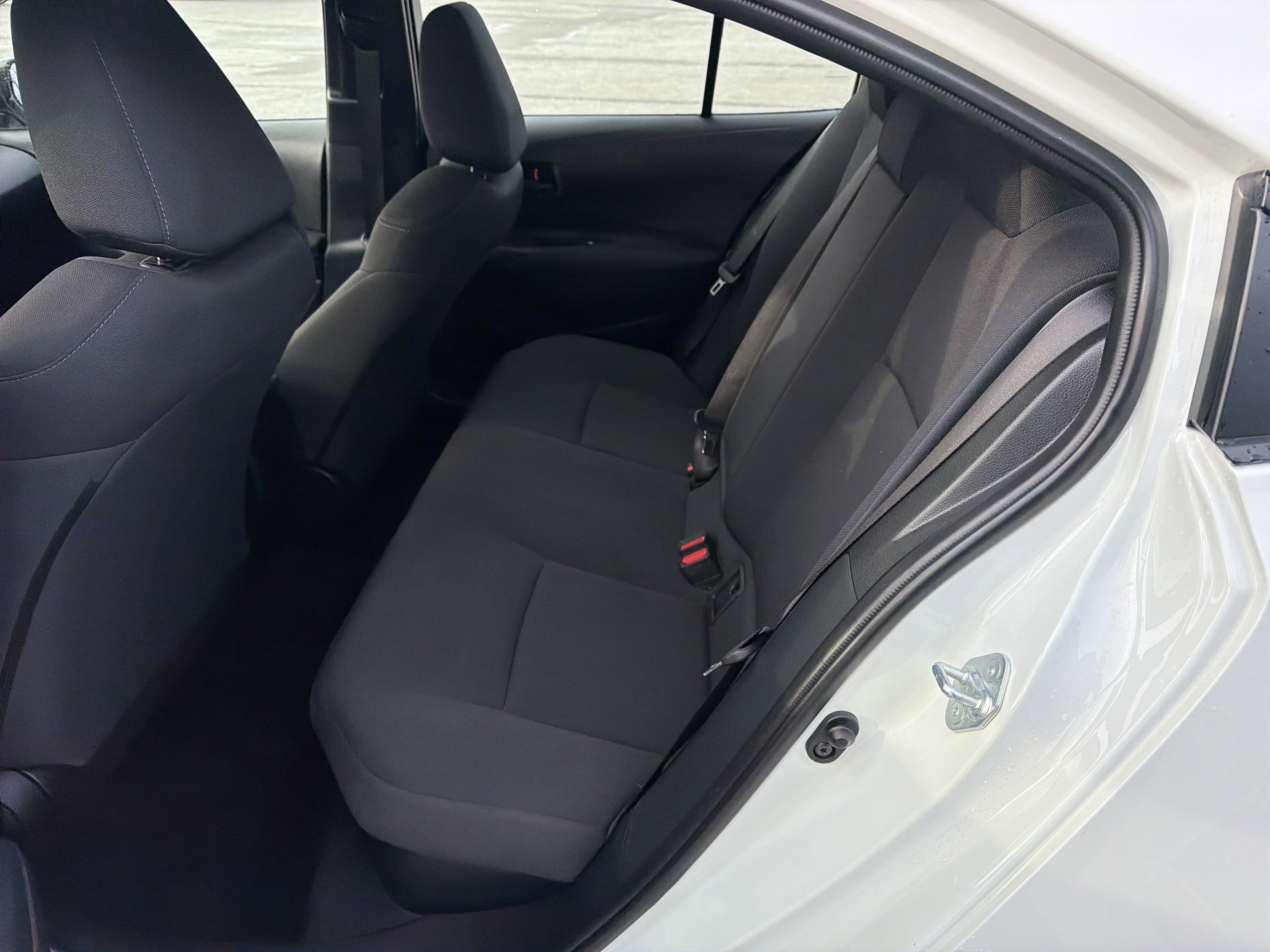 Used 2022 Toyota Corolla LE image 31