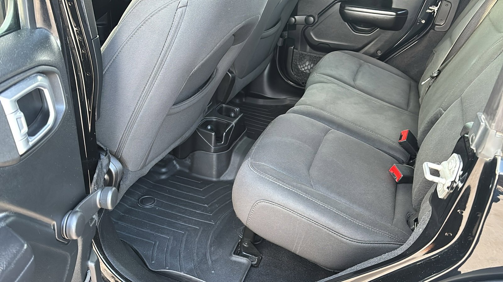 Used 2019 Jeep Wrangler Unlimited Sport image 24