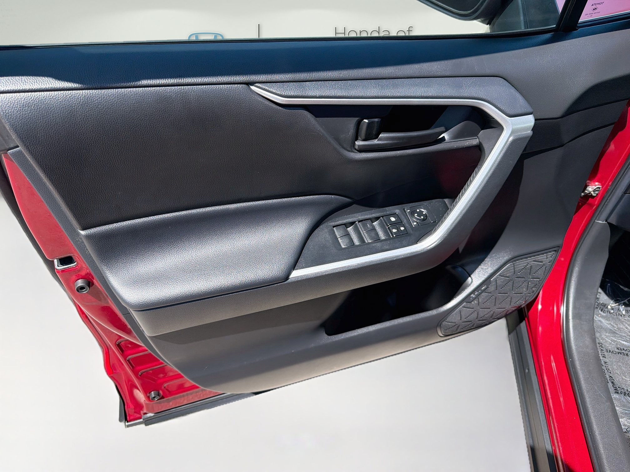 Used 2023 Toyota RAV4 LE AWD/4WD image 19