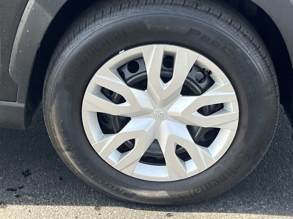 Used 2025 Toyota Corolla Cross L image 9