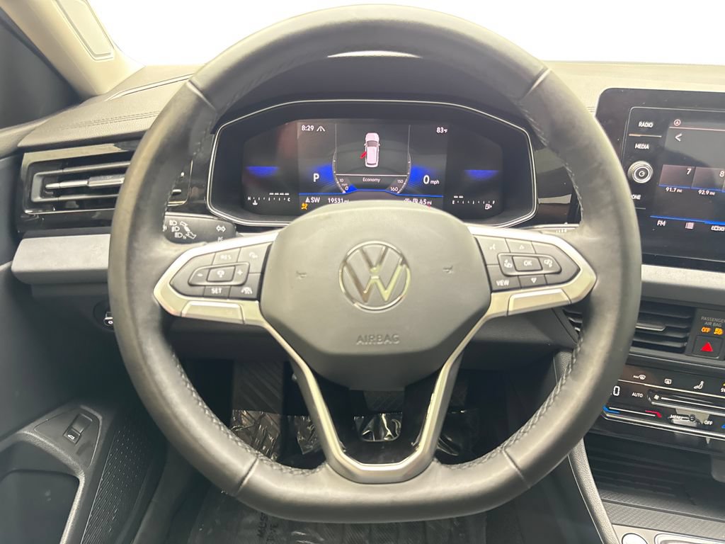 Used 2025 Volkswagen Jetta SE FWD image 55
