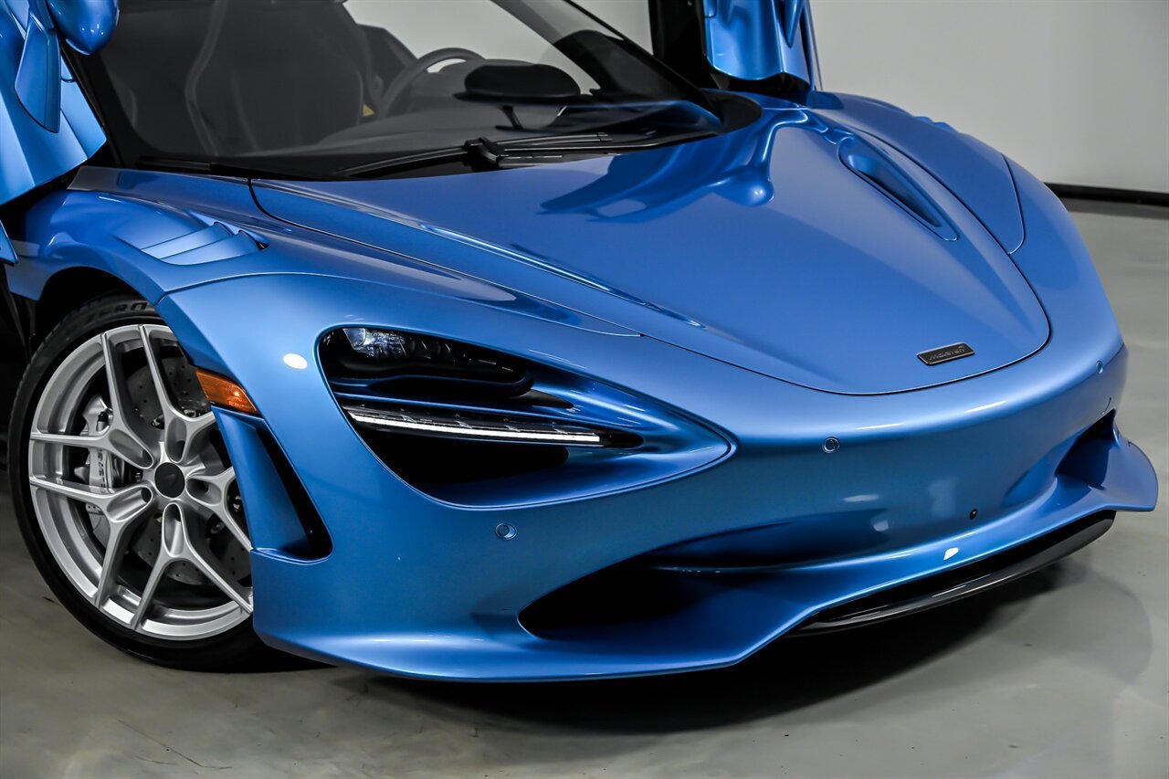 Used 2025 McLaren 750S Spider RWD image 2