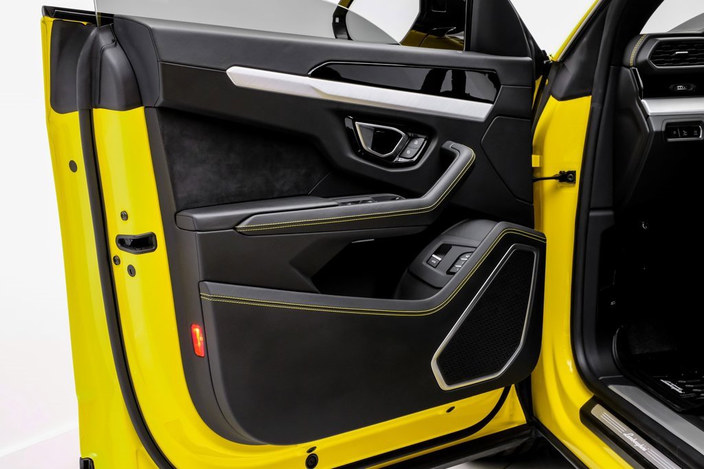 Used 2022 Lamborghini Urus image 34