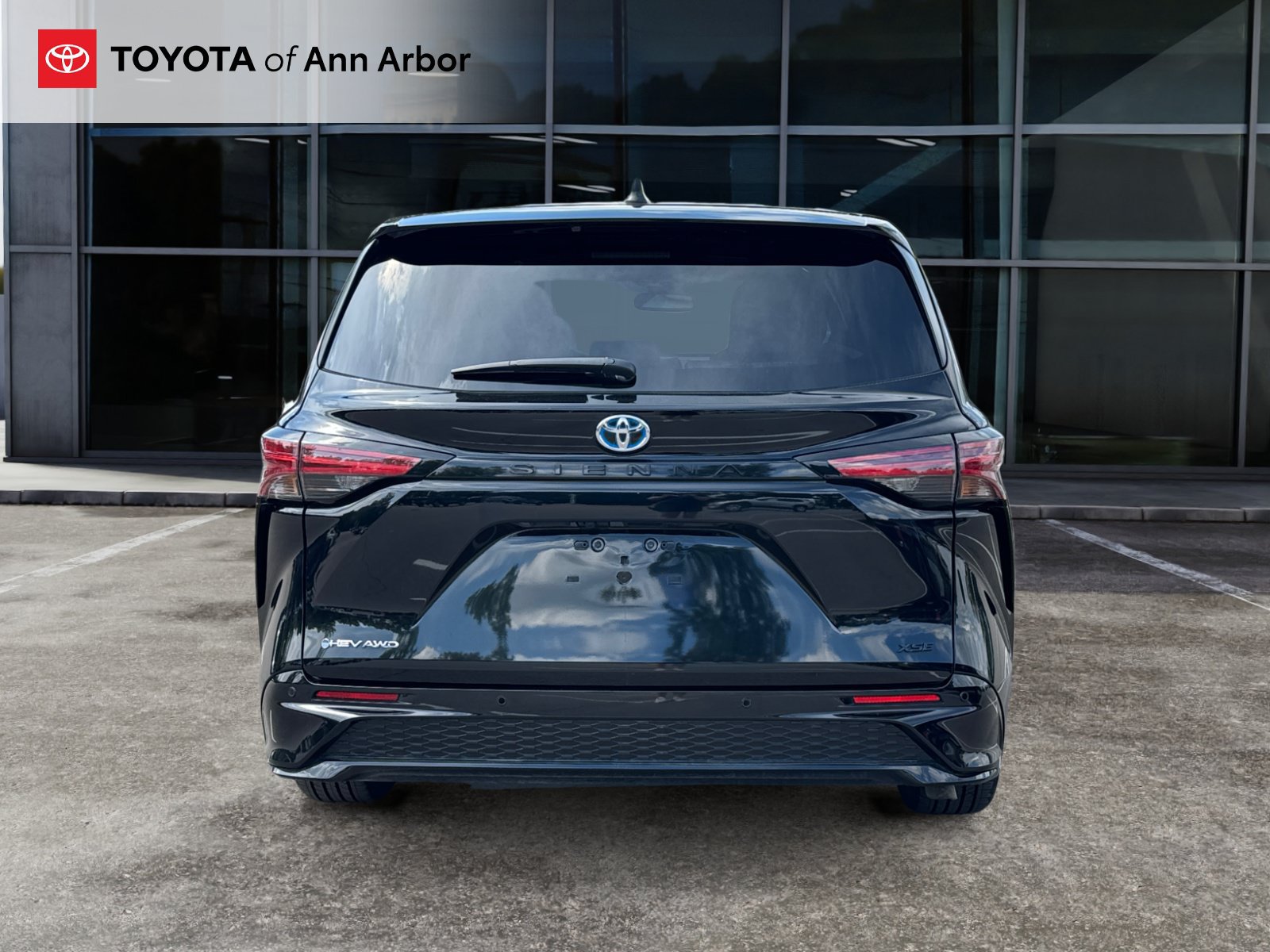 Used 2025 Toyota Sienna XSE AWD/4WD image 11