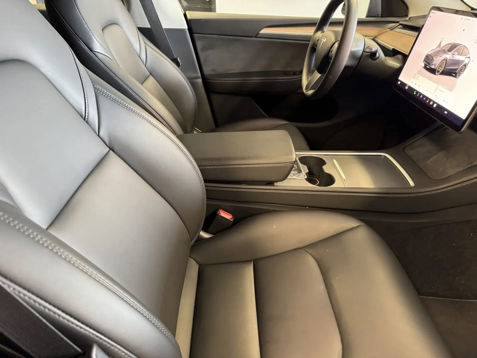 Used 2023 Tesla Model Y AWD image 6